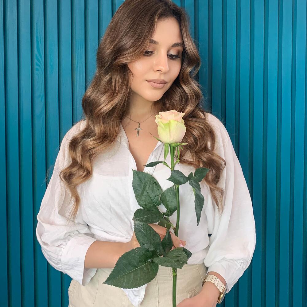 Комплимент из розовой эквадорской розы – минимализм роскоши Абаза Республика Хакасия