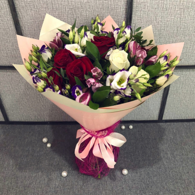 Букет из роз, эустом и альстромерий – гармония утонченности и свежести Абаза Республика Хакасия