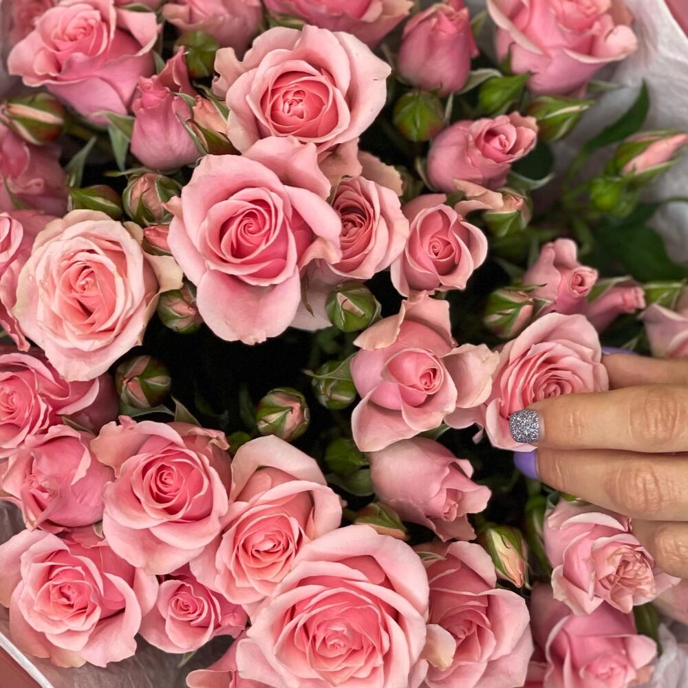 Букет из 9 розовых кустовых роз – нежность в каждом лепестке Абаза Республика Хакасия