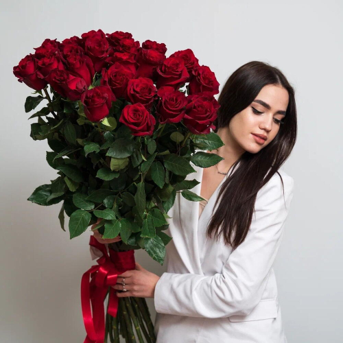 Роскошный букет «Эксплорер» – 25 красных роз для самых важных моментов Абаза Республика Хакасия