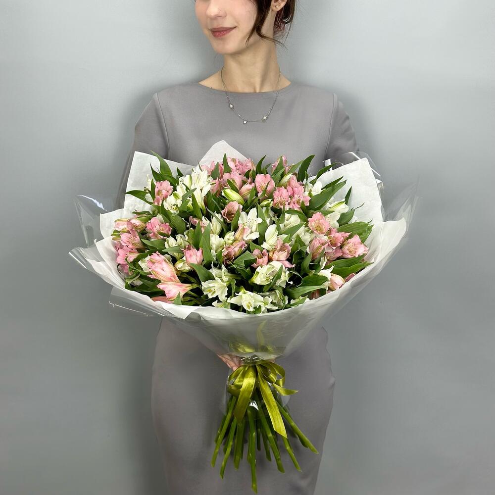 Букет «Гармония» – нежное сочетание белых и розовых альстромерий Абаза Республика Хакасия