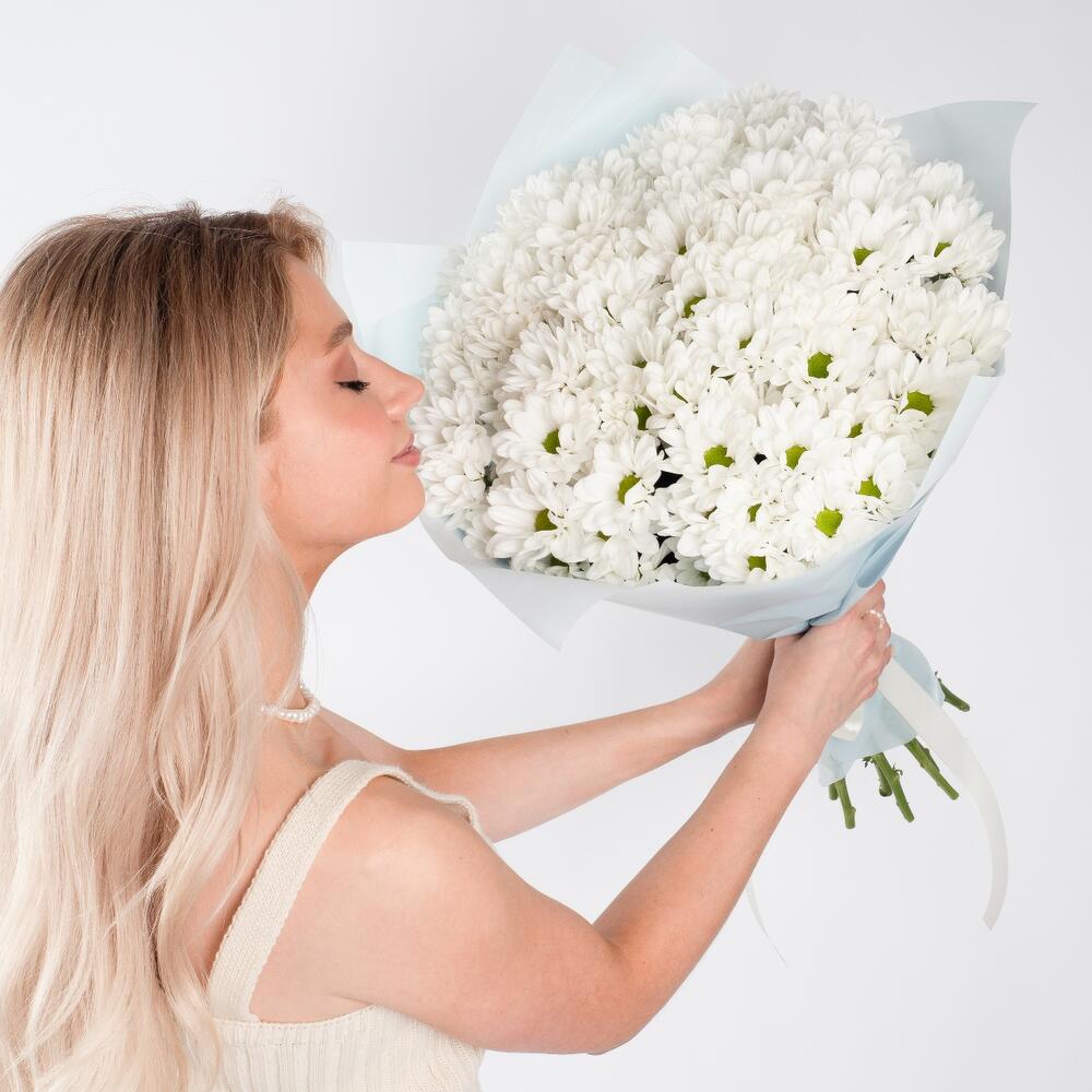 Букет «Ромашковое чудо» – летнее настроение в белых хризантемах Абаза Республика Хакасия