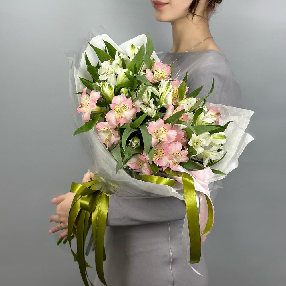 Букет «Нежность» – трогательное сочетание белых и розовых альстромерий Абаза Республика Хакасия