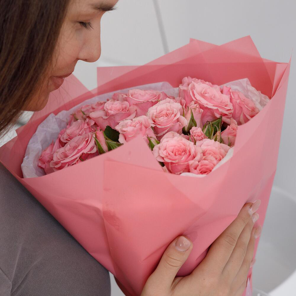 Букет из 9 розовых кустовых роз – нежность в каждом лепестке Абаза Республика Хакасия