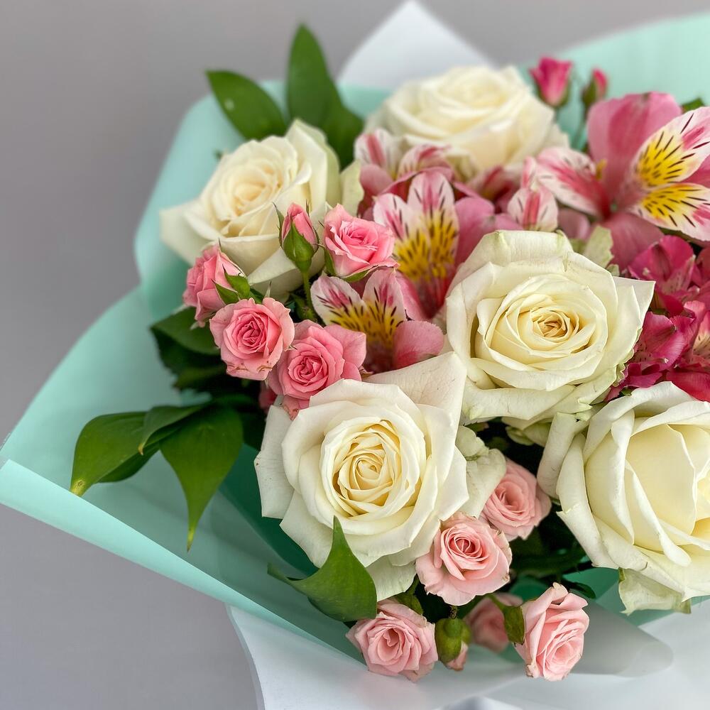 Букет «Николь» – изысканное сочетание роз, кустовых роз и альстромерий Абаза Республика Хакасия