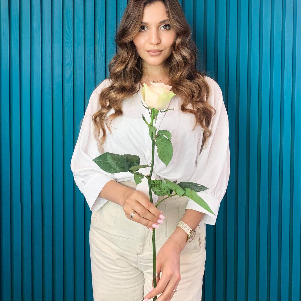 Комплимент из розовой эквадорской розы – минимализм роскоши Абаза Республика Хакасия