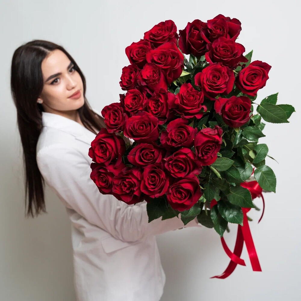 Роскошный букет «Эксплорер» – 25 красных роз для самых важных моментов Абаза Республика Хакасия