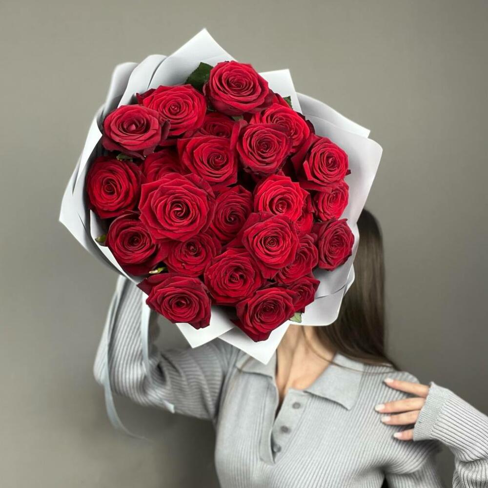 «Королевский бархат» – 25 роскошных красных роз из Эквадора  Абаза Республика Хакасия