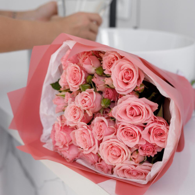 Букет из 9 розовых кустовых роз – нежность в каждом лепестке Абаза Республика Хакасия