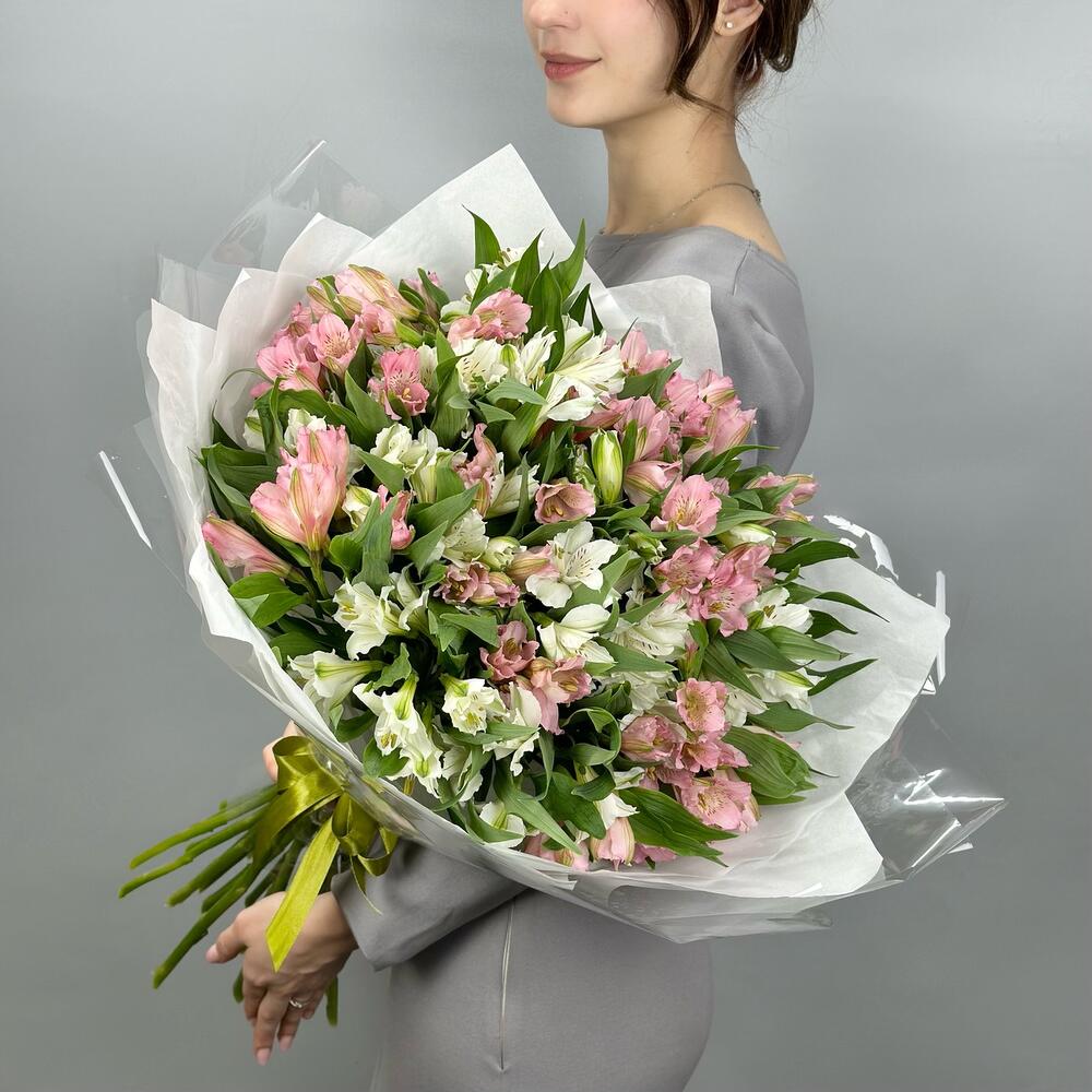Букет «Гармония» – нежное сочетание белых и розовых альстромерий Абаза Республика Хакасия