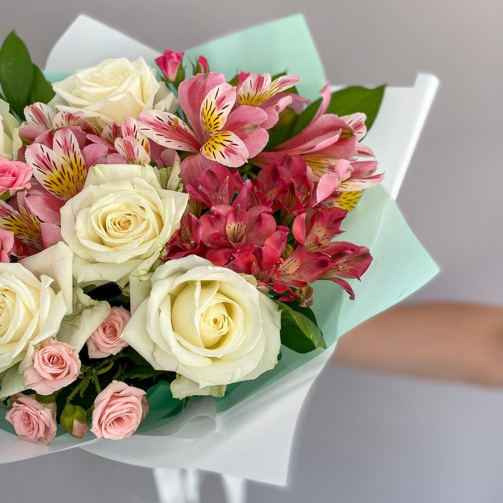 Букет «Николь» – изысканное сочетание роз, кустовых роз и альстромерий Абаза Республика Хакасия