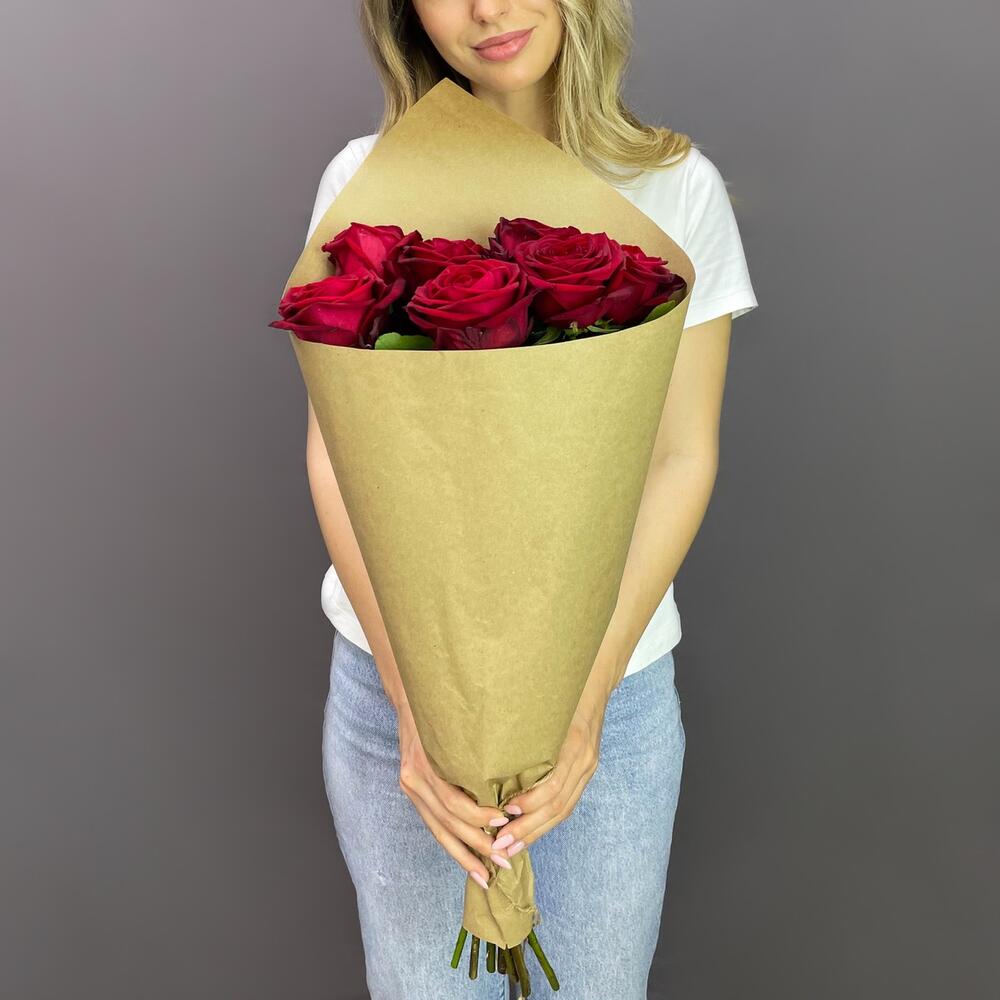 Букет из 7 красных роз в крафте – страсть в стильной упаковке Абаза Республика Хакасия