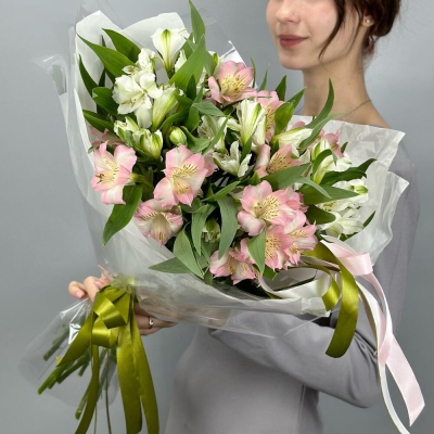 Букет «Нежность» – трогательное сочетание белых и розовых альстромерий Абаза Республика Хакасия