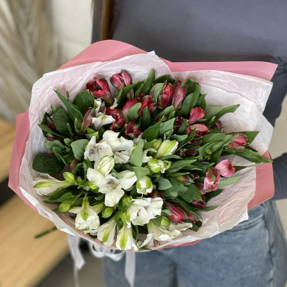 Букет «Люблю»– страсть и чистота в красно-белых альстромериях Абаза Республика Хакасия